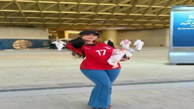 " ظهر في مباراة المنتخب".. 10 صور لزوجة محمد النني الثانية مع ابنهما