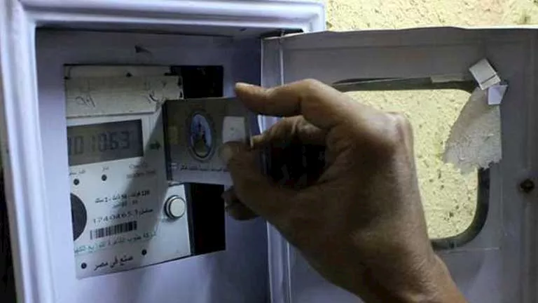 عند ظهور كلمة "أحمال".. خطوات تضمن سلامة عداد الكهرباء "أبو كارت"