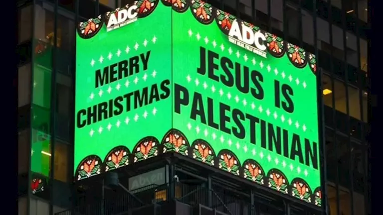 "عيد ميلاد سعيد.. يسوع فلسطيني".. لوحة إعلانية في نيويورك والهدف "أمريكا أولا"