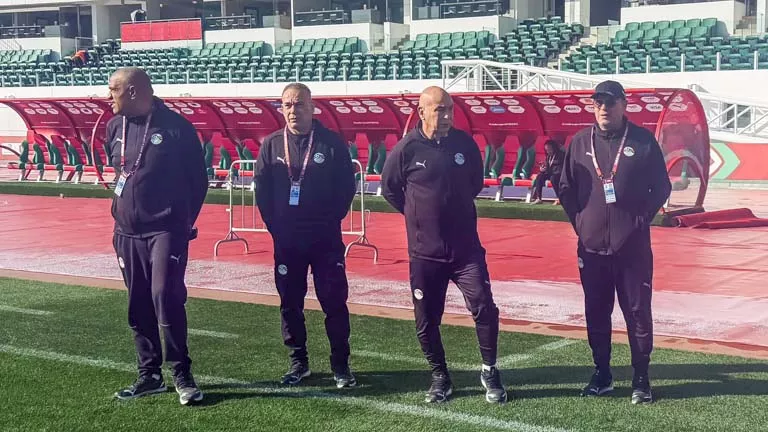 قبل ضربة بداية أمم أفريقيا.. حسام حسن يتفقد ملعب أكادير الكبير (صور)