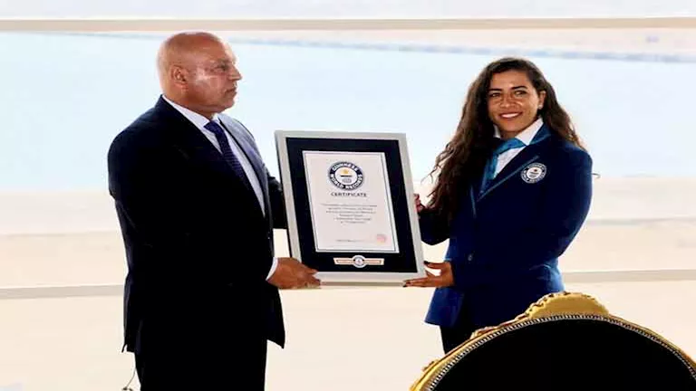 كامل الوزير يتسلم شهادة جينيس لأعمق حوض ميناء من صنع الإنسان