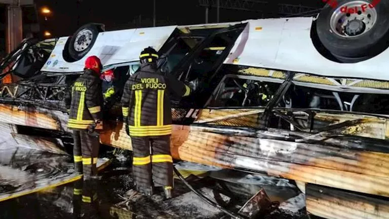 كولومبيا: وفاة أكثر من 12 شخصا جراء سقوط حافلة تقل تلاميذ في أحد الأودية