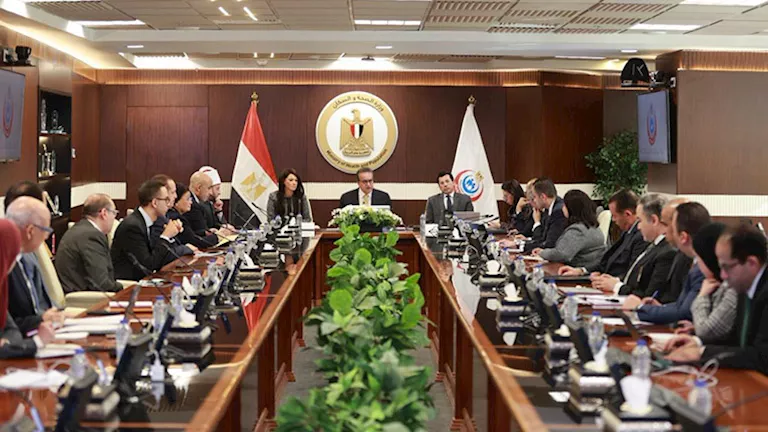 مجموعة "التنمية البشرية" تناقش مشروع إنشاء حضانات الأطفال بمراكز الشباب