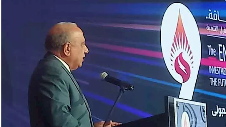 محمود عصمت: الطاقة الكهربائية من أهم دعائم الجمهورية الجديدة