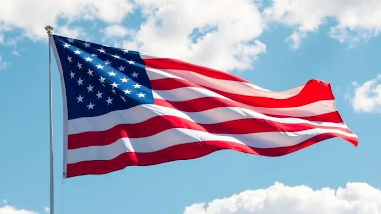 مستشار ترامب السابق: رفع العقوبات وتوسيع العلاقات مع روسيا سيكون لصالح البلدين