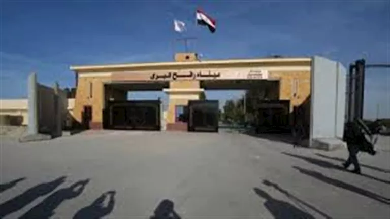 مصادر: فتح معبر رفح باتجاه واحد يكرس عملية تهجير الفلسطينيين ويخالف خطة "ترامب"