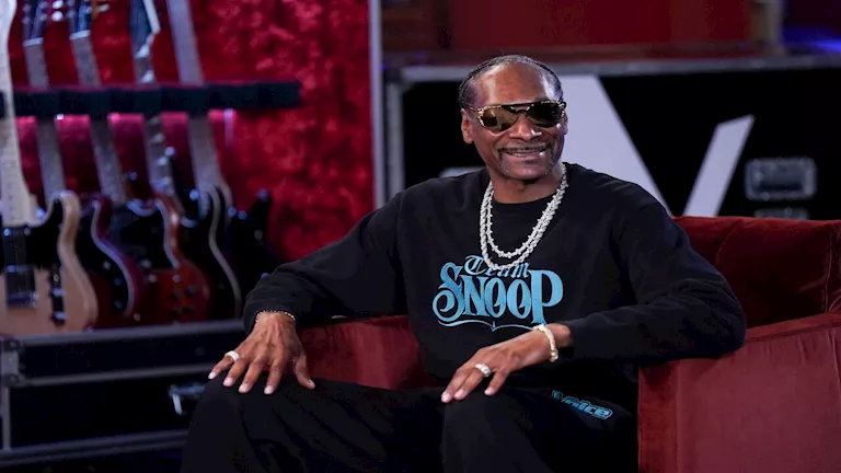 مغن يتولى تدريب فريق في أولمبياد 2026.. ما القصة؟