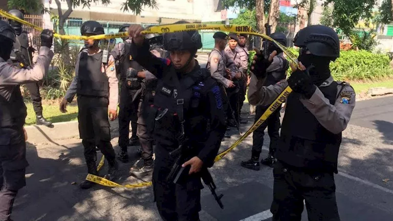 مقتل 15 شخصا وإصابة 19 آخرين في حادث مروري مروع بـ إندونيسيا