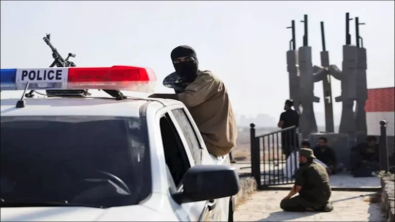 مقتل 3 أشخاص في اشتباكات بين العلويين ومتظاهرين مناوئين بالساحل السوري