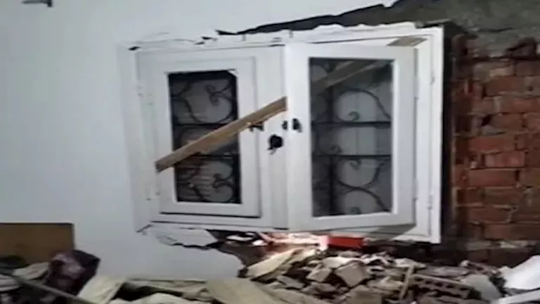 مواطن يكشف كواليس اقتحام أتوبيس مدرسة غرفة نومه ببدر