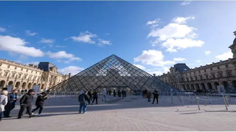 نقابة العمال بفرنسا: العاملون في اللوفر صوتوا لصالح تنظيم إضراب