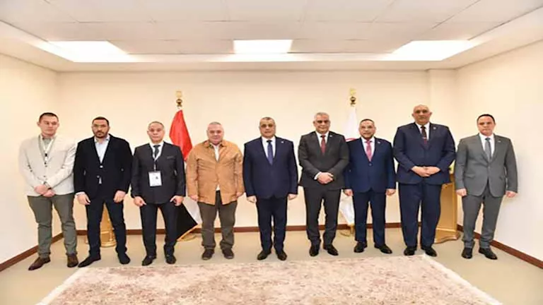 وزير الإنتاج الحربي يشهد مراسم توقيع عقد للتعاون المشترك في مجال التصنيع العسكري