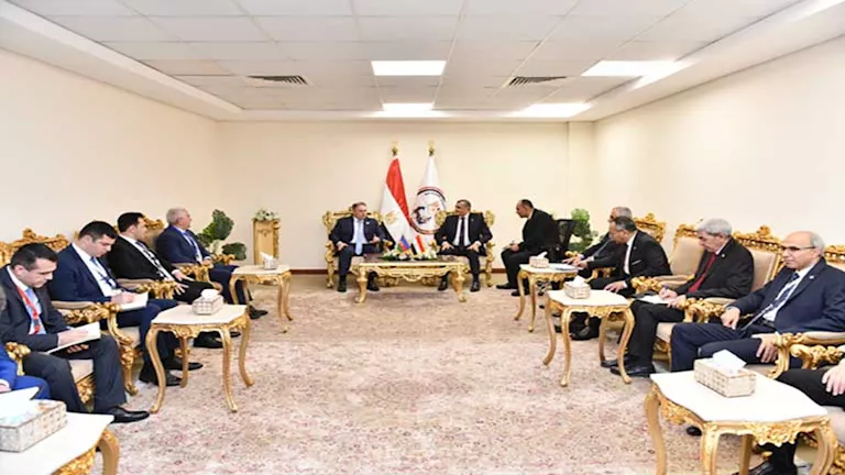 وزير الإنتاج الحربي يلتقي وزير الصناعات الدفاعية لدولة أذربيجان -(صور)